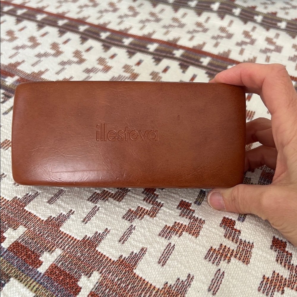 Illesteva Case and Sleeve